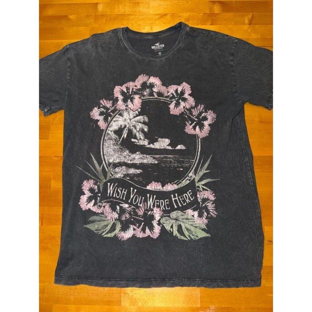 Hollister Wish You Were Here Graphic T-Shirt Medium